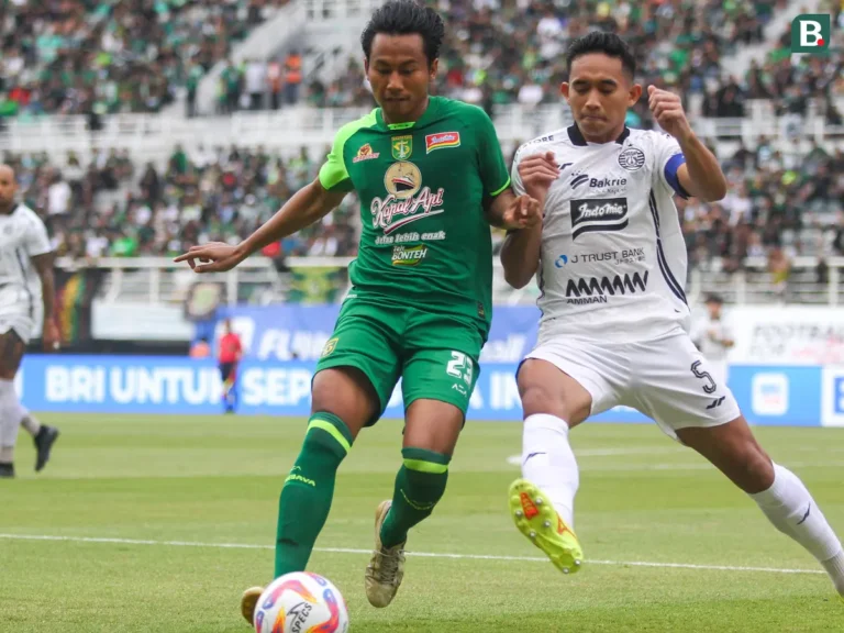 091831600_1732269409-Persebaya_vs_Persija_1_Kadek_Raditya_vs_Rizky_Ridho__1_