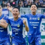 71231-selebrasi-rafinha-usai-mencetak-gol-ke-gawang-psps-pekanbaru