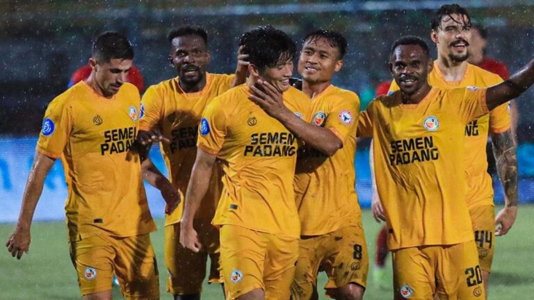 selebrasi-pemain-Semen-Padang-FC-usai-kalahkan-Madura-United
