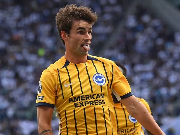 merekrut Matt O’Riley dari Brighton & Hove Albion
