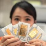 harga-emas-antam-tembus-rekor-tertinggi-sentuh-rp238-juta-per-gram-1760532607126_169
