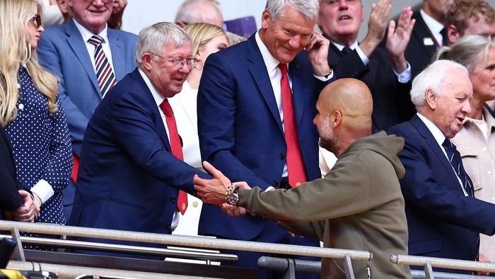 pep-guardiola-sir-alex-ferguson-1759769311968_169